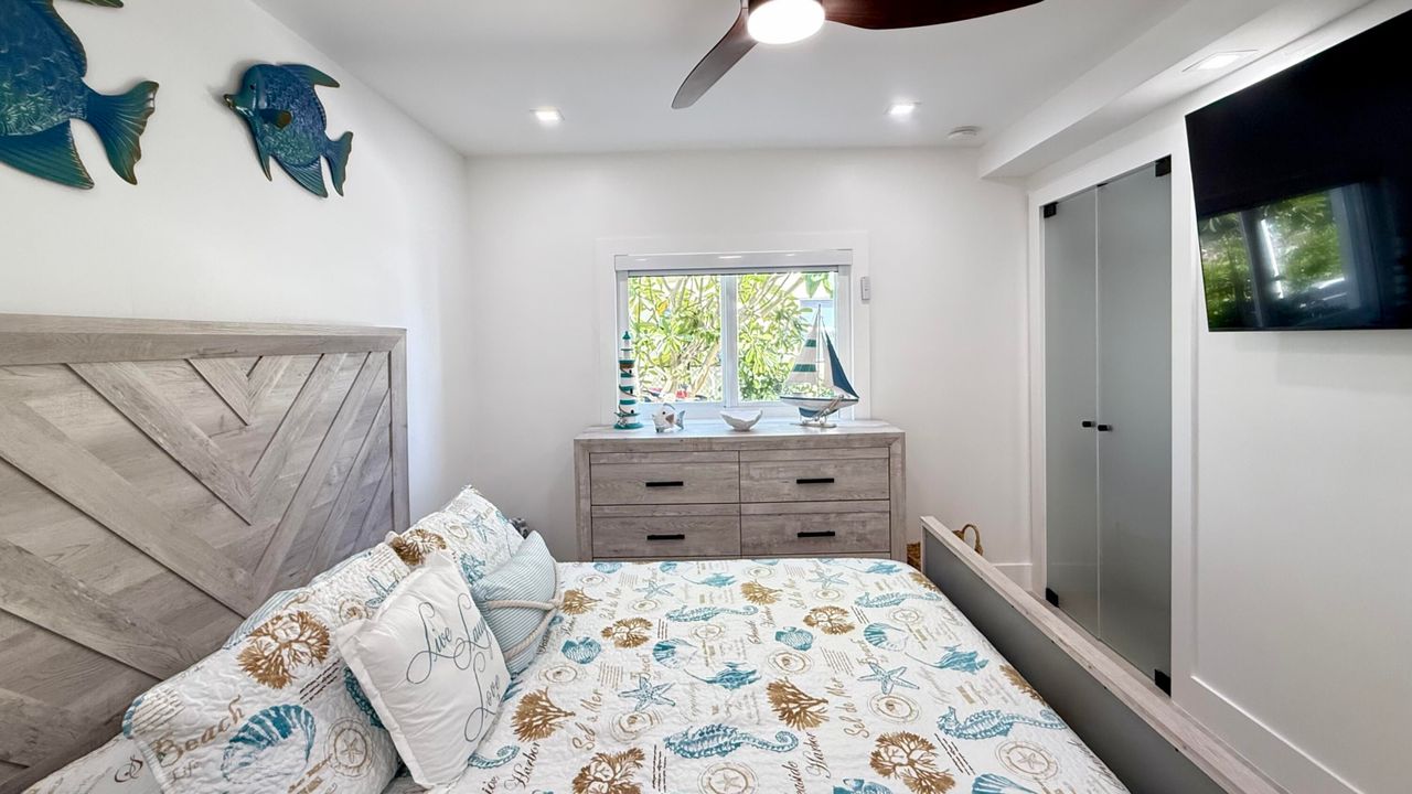 For Sale: $1,200,000 (2 beds, 2 baths, 1056 Square Feet)