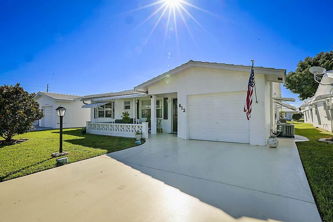 For Sale: $349,900 (2 beds, 2 baths, 1428 Square Feet)