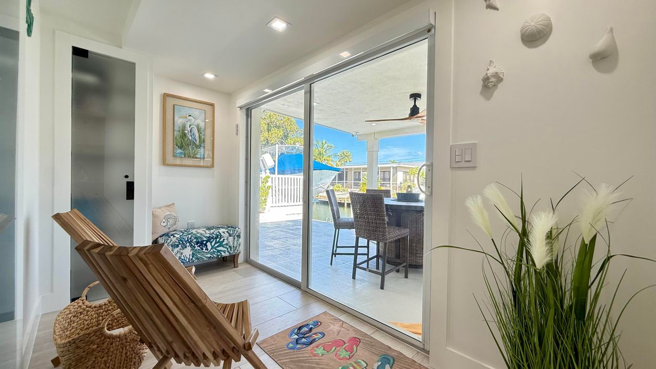 For Sale: $1,200,000 (2 beds, 2 baths, 1056 Square Feet)