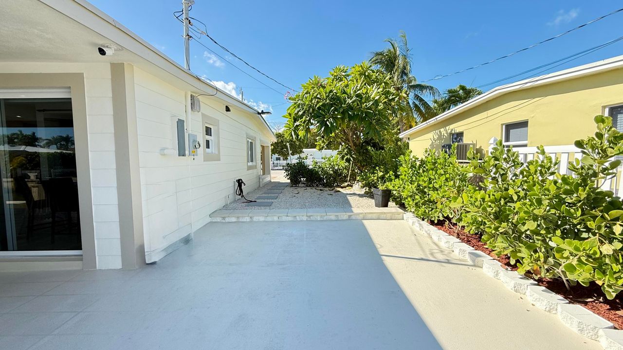 For Sale: $1,200,000 (2 beds, 2 baths, 1056 Square Feet)