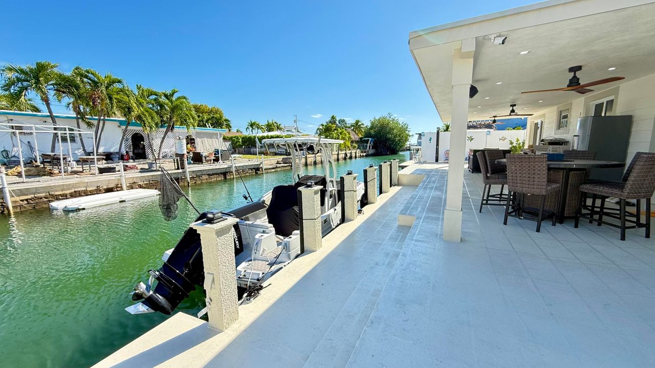 For Sale: $1,200,000 (2 beds, 2 baths, 1056 Square Feet)