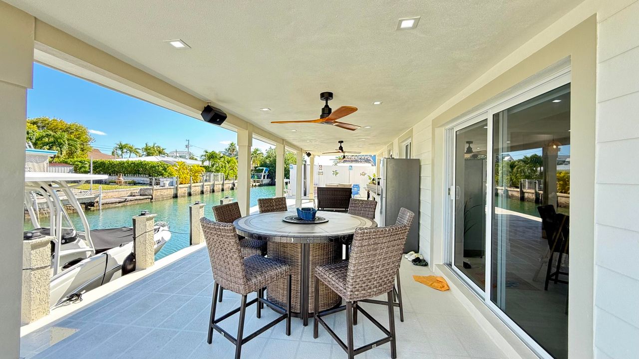 For Sale: $1,200,000 (2 beds, 2 baths, 1056 Square Feet)