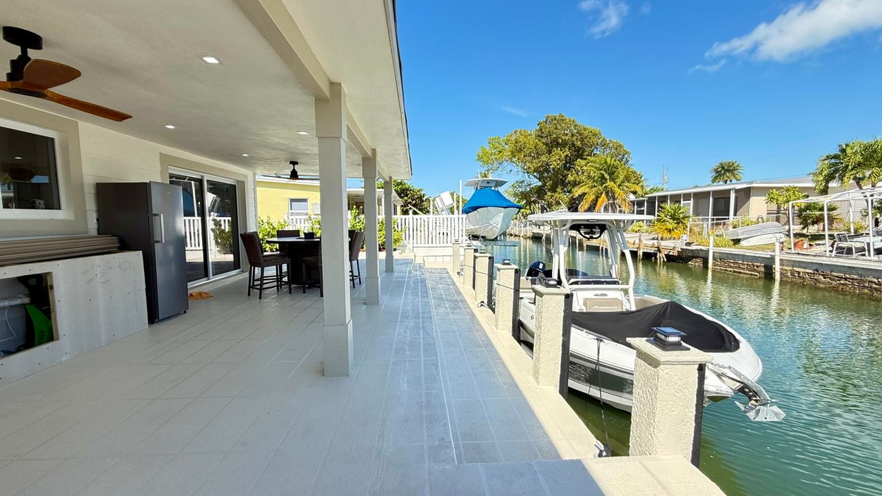 For Sale: $1,200,000 (2 beds, 2 baths, 1056 Square Feet)