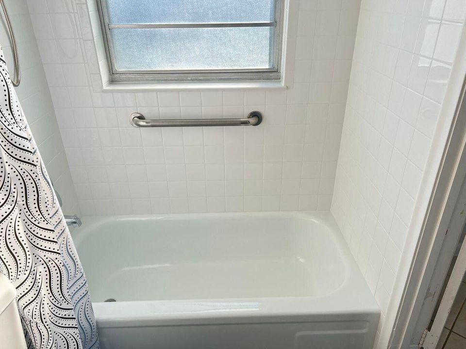 For Sale: $104,900 (1 beds, 1 baths, 646 Square Feet)