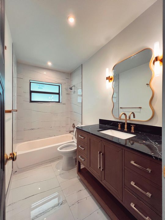 For Rent: $2,495 (2 beds, 1 baths, 930 Square Feet)