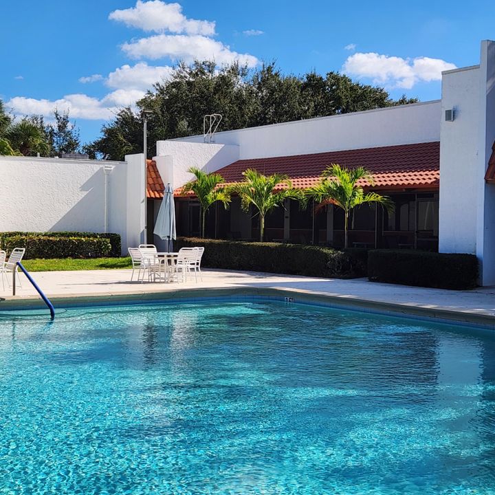 На продажу: $105,000 (2 спален, 2 ванн, 770 Квадратных фут)