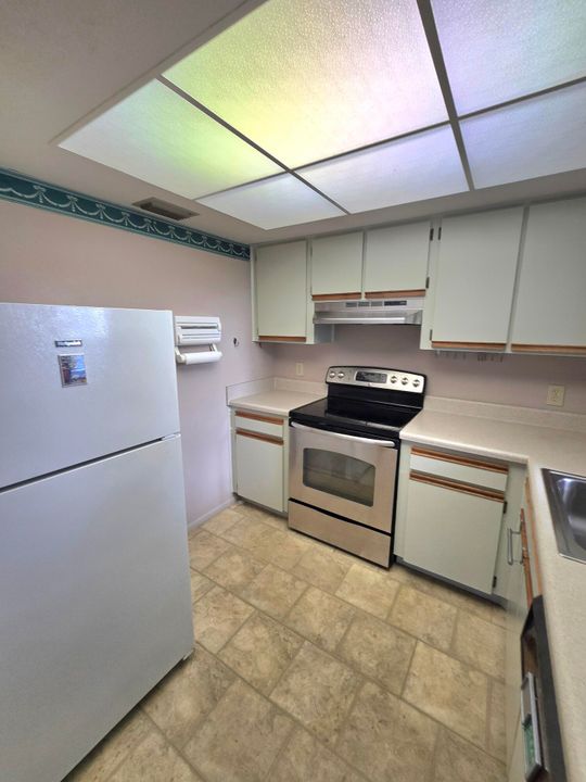 For Sale: $174,900 (2 beds, 2 baths, 874 Square Feet)