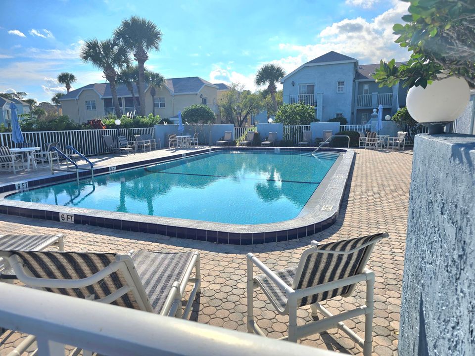 For Sale: $174,900 (2 beds, 2 baths, 874 Square Feet)