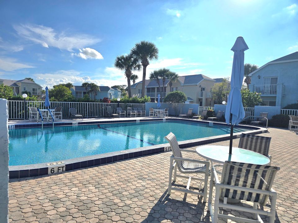 For Sale: $174,900 (2 beds, 2 baths, 874 Square Feet)