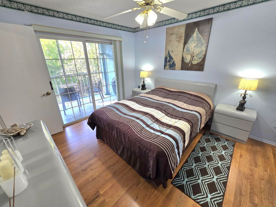 For Sale: $174,900 (2 beds, 2 baths, 874 Square Feet)