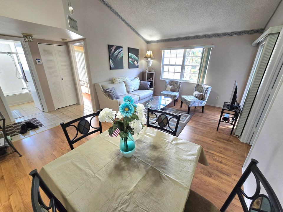 For Sale: $174,900 (2 beds, 2 baths, 874 Square Feet)