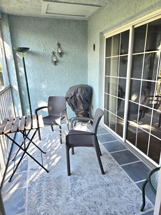 For Sale: $174,900 (2 beds, 2 baths, 874 Square Feet)