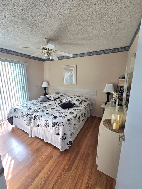 For Sale: $174,900 (2 beds, 2 baths, 874 Square Feet)