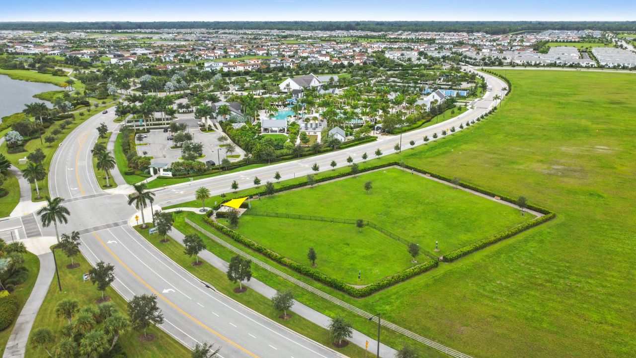 En Renta: $3,200 (3 camas, 3 baños, 2042 Pies cuadrados)