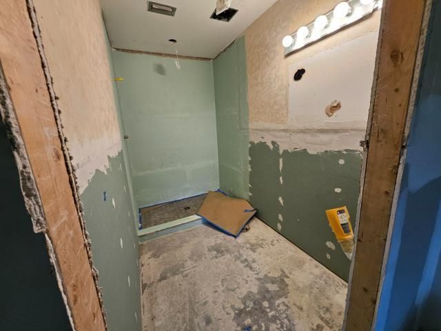 На продажу: $115,000 (2 спален, 2 ванн, 1000 Квадратных фут)