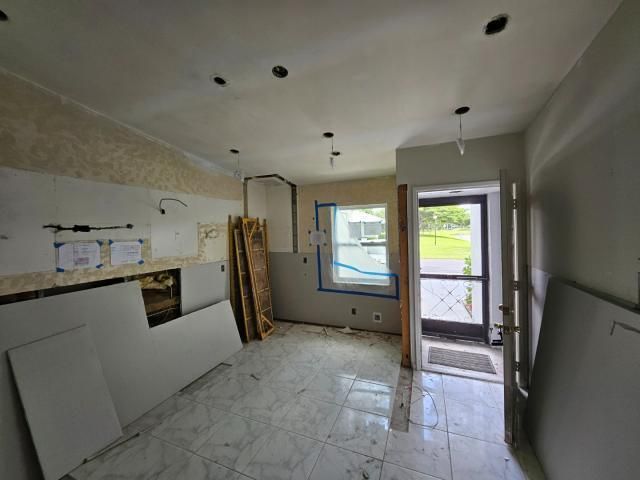 На продажу: $115,000 (2 спален, 2 ванн, 1000 Квадратных фут)