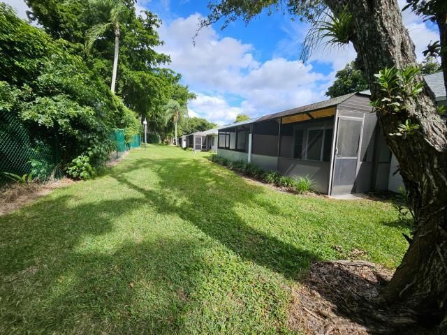 На продажу: $115,000 (2 спален, 2 ванн, 1000 Квадратных фут)