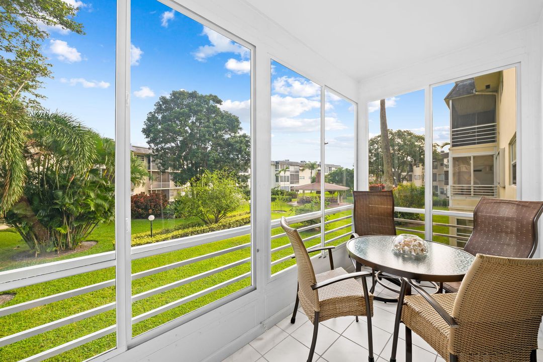 For Sale: $147,999 (2 beds, 2 baths, 870 Square Feet)