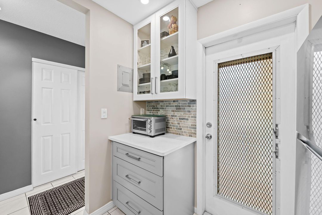 For Sale: $147,999 (2 beds, 2 baths, 870 Square Feet)