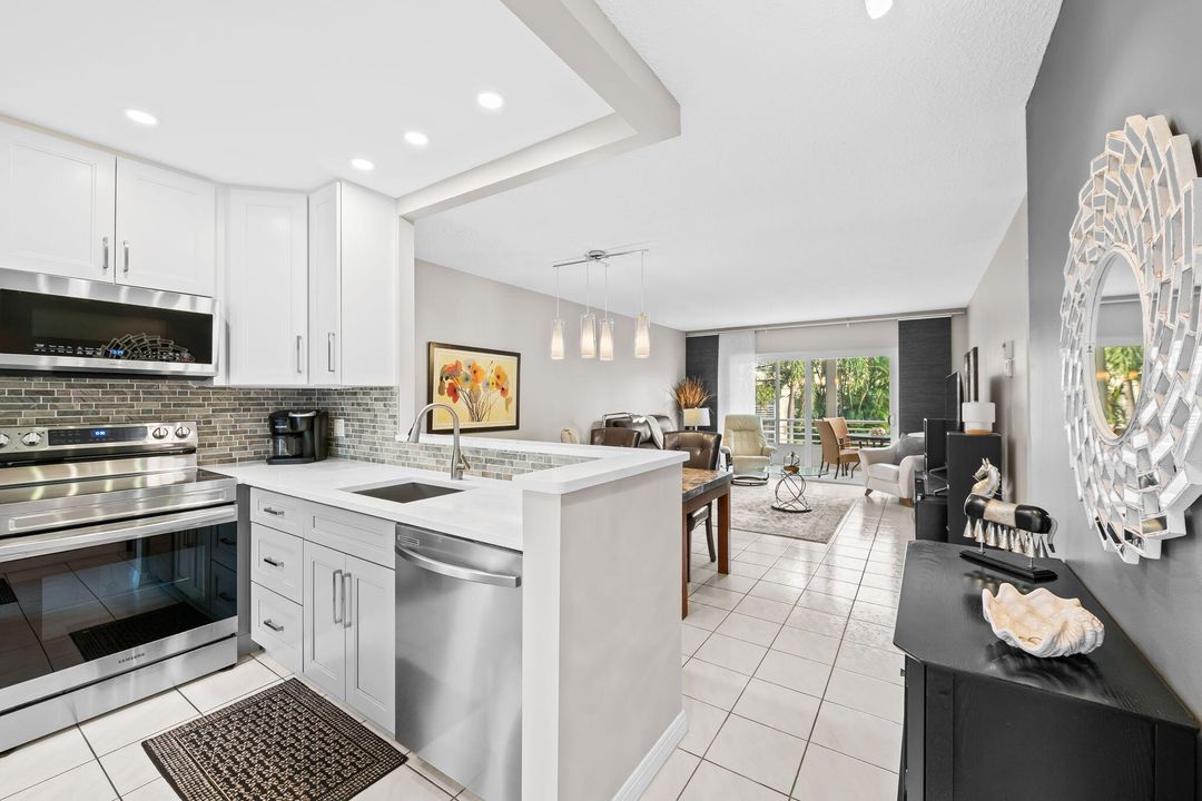 For Sale: $147,999 (2 beds, 2 baths, 870 Square Feet)