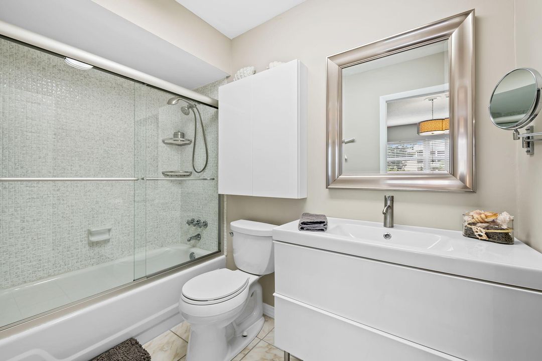 For Sale: $147,999 (2 beds, 2 baths, 870 Square Feet)