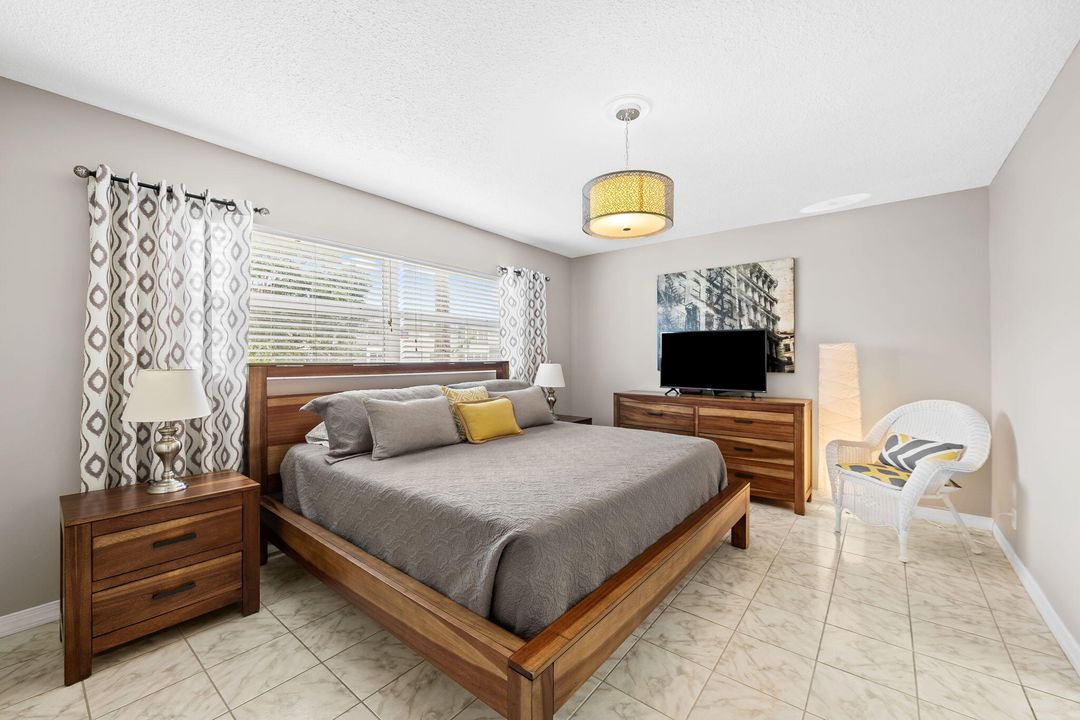 For Sale: $147,999 (2 beds, 2 baths, 870 Square Feet)