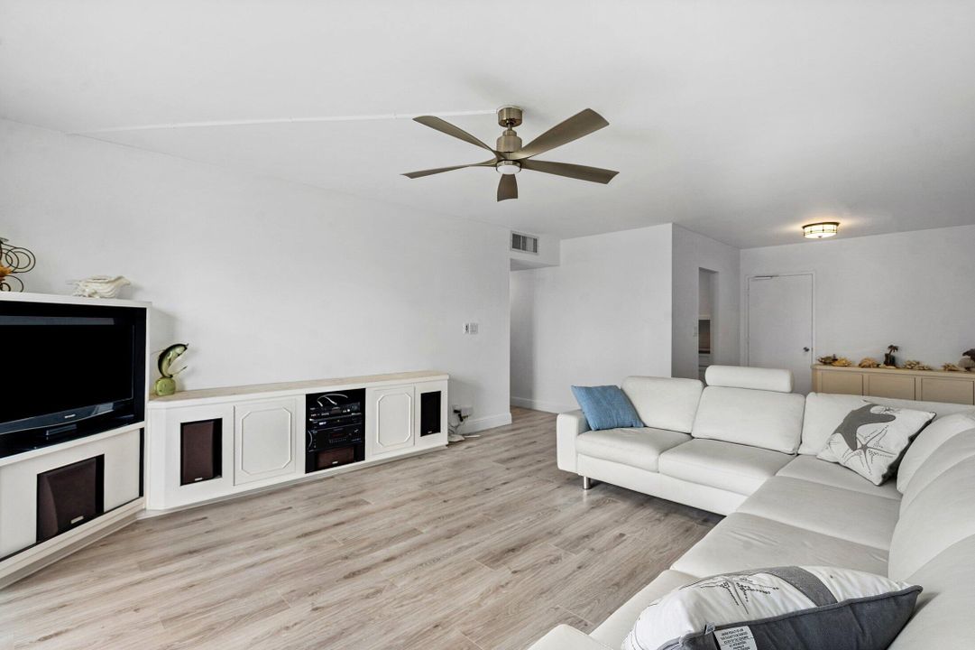 En Venta: $495,000 (2 camas, 2 baños, 1100 Pies cuadrados)