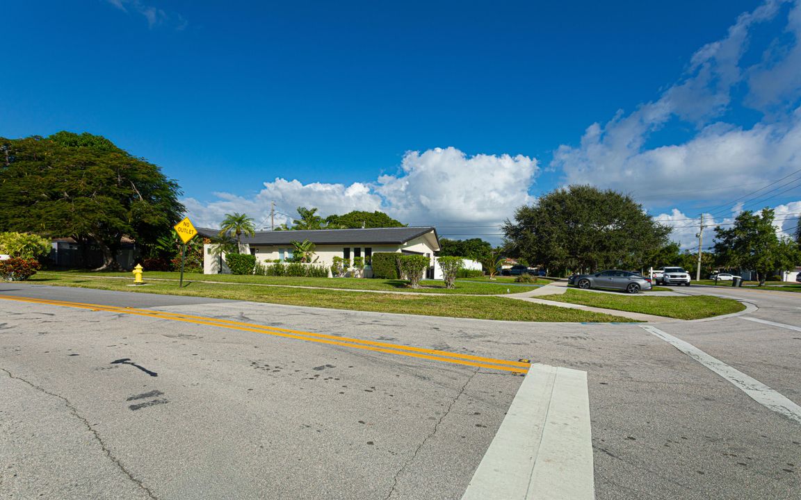 待售: $1,100,000 (3 贝兹, 2 浴室, 1573 平方英尺)