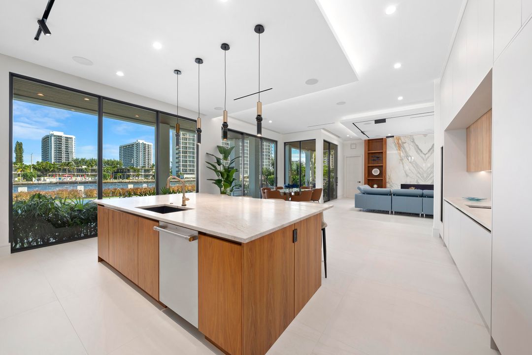 For Sale: $9,995,000 (5 beds, 5 baths, 5600 Square Feet)