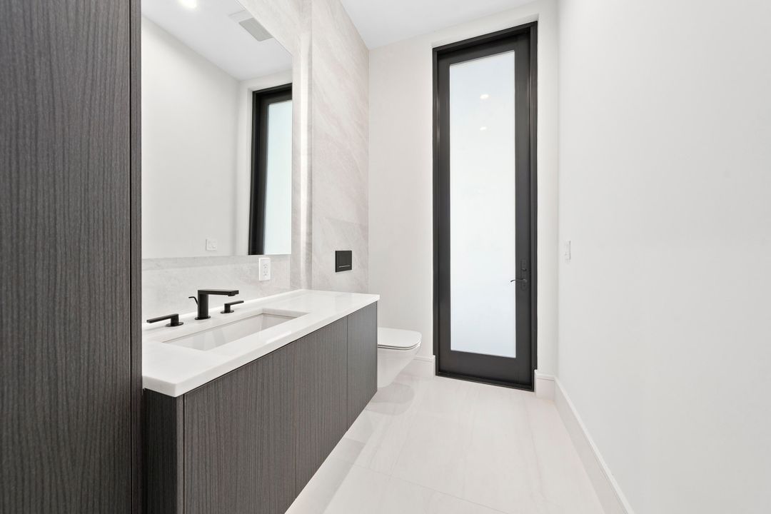 For Sale: $9,995,000 (5 beds, 5 baths, 5600 Square Feet)