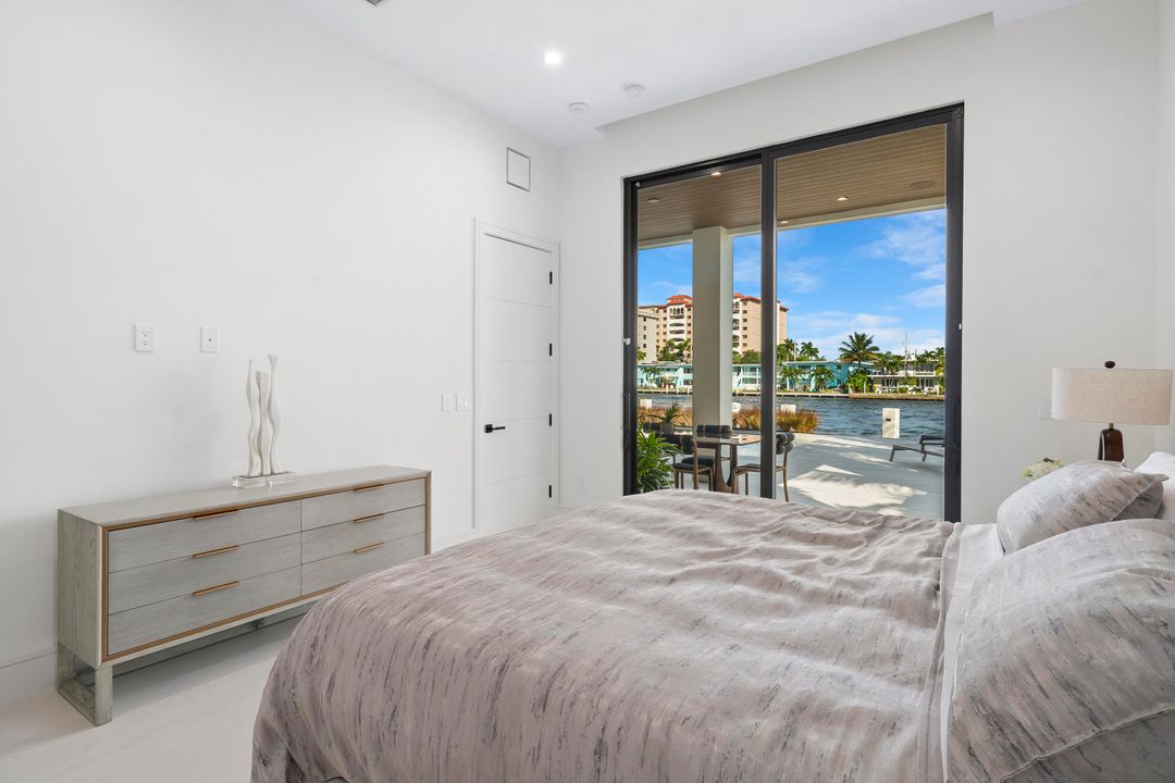 For Sale: $9,995,000 (5 beds, 5 baths, 5600 Square Feet)