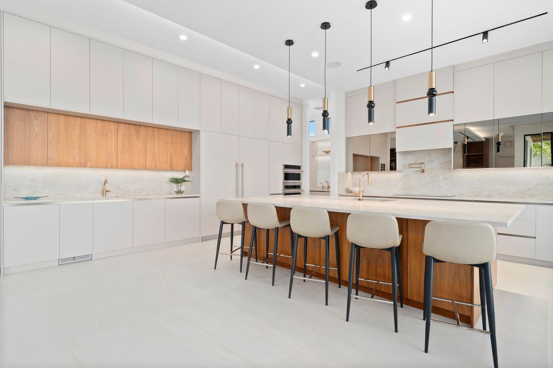 For Sale: $9,995,000 (5 beds, 5 baths, 5600 Square Feet)