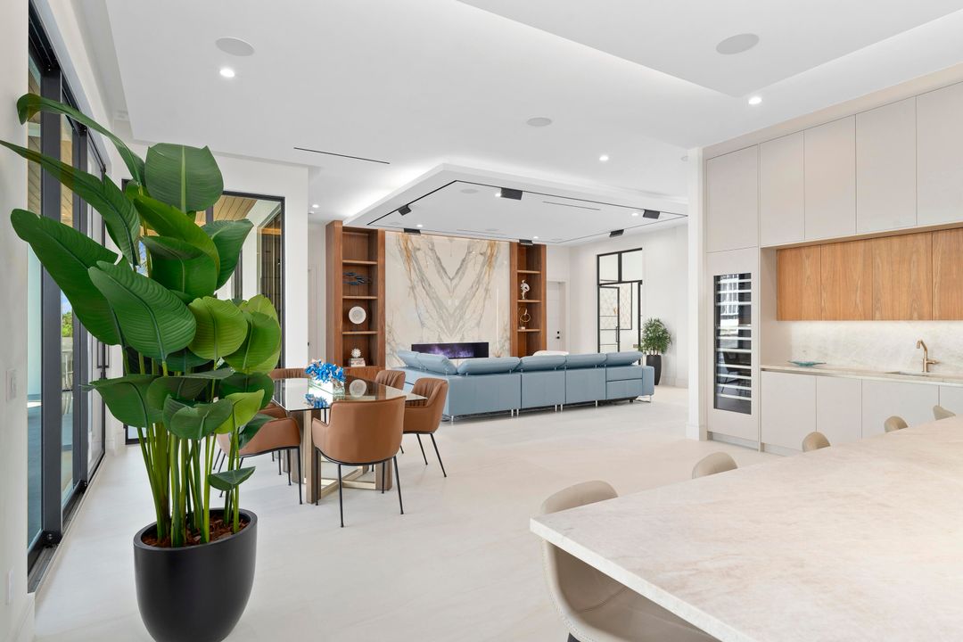 For Sale: $9,995,000 (5 beds, 5 baths, 5600 Square Feet)