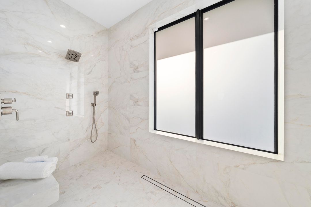 For Sale: $9,995,000 (5 beds, 5 baths, 5600 Square Feet)