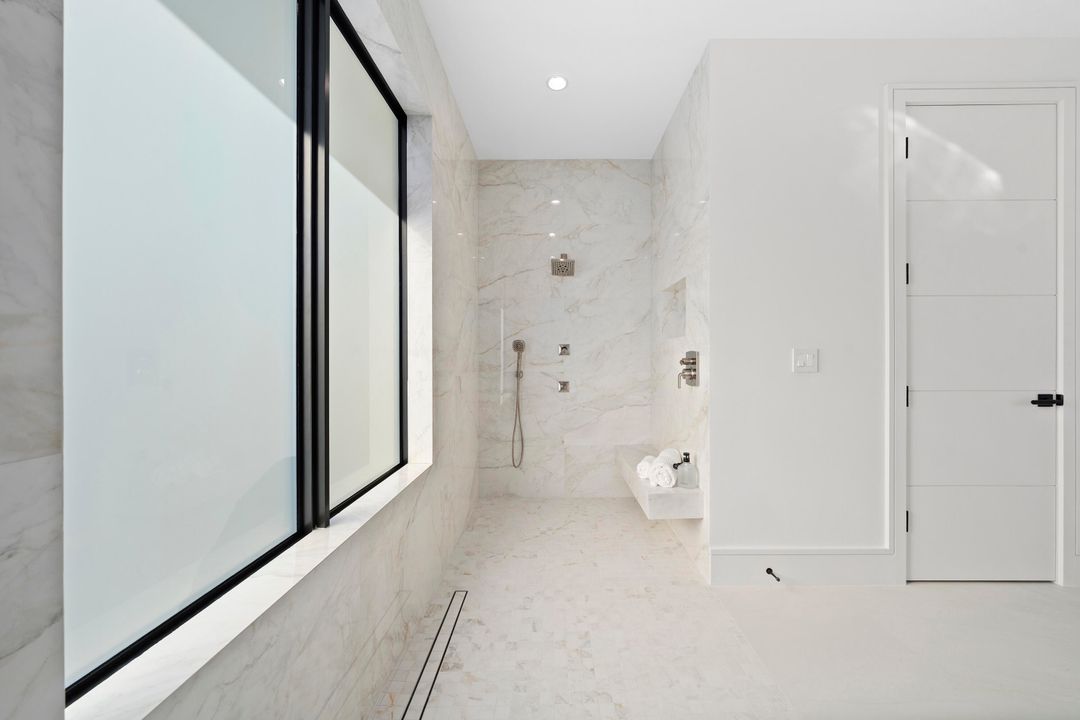 For Sale: $9,995,000 (5 beds, 5 baths, 5600 Square Feet)