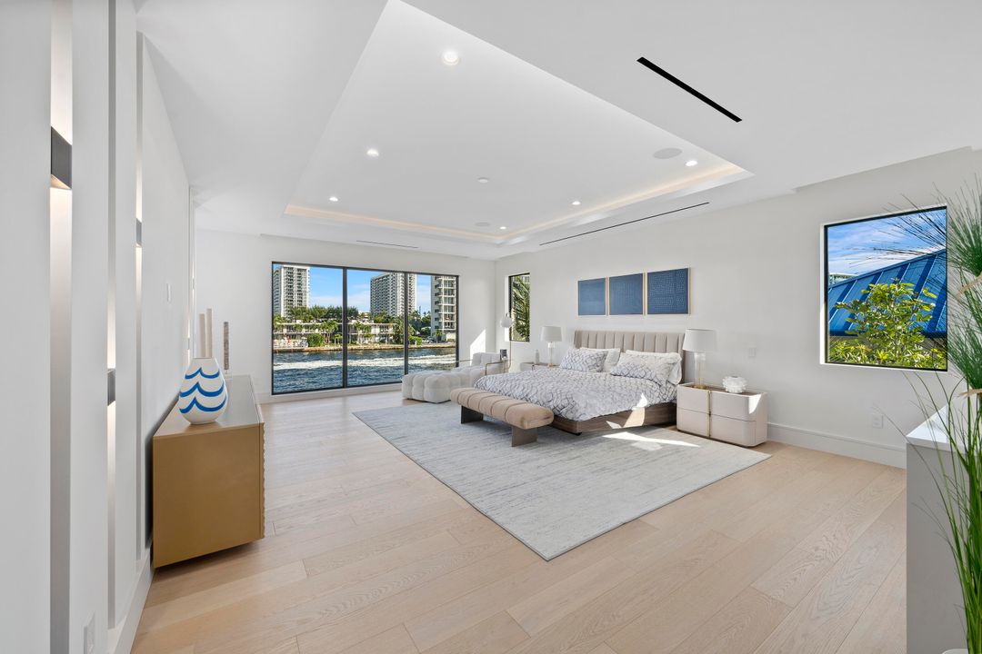 For Sale: $9,995,000 (5 beds, 5 baths, 5600 Square Feet)