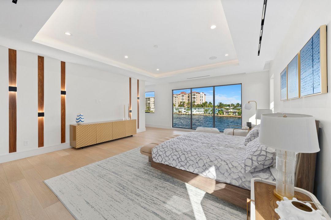 For Sale: $9,995,000 (5 beds, 5 baths, 5600 Square Feet)