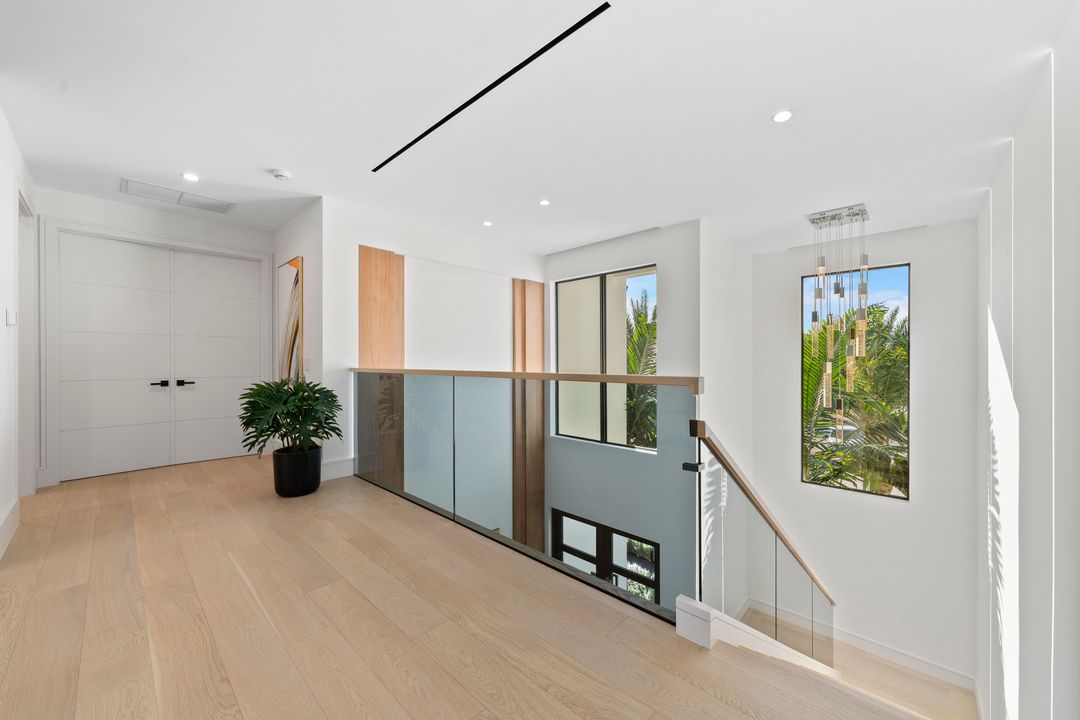 For Sale: $9,995,000 (5 beds, 5 baths, 5600 Square Feet)