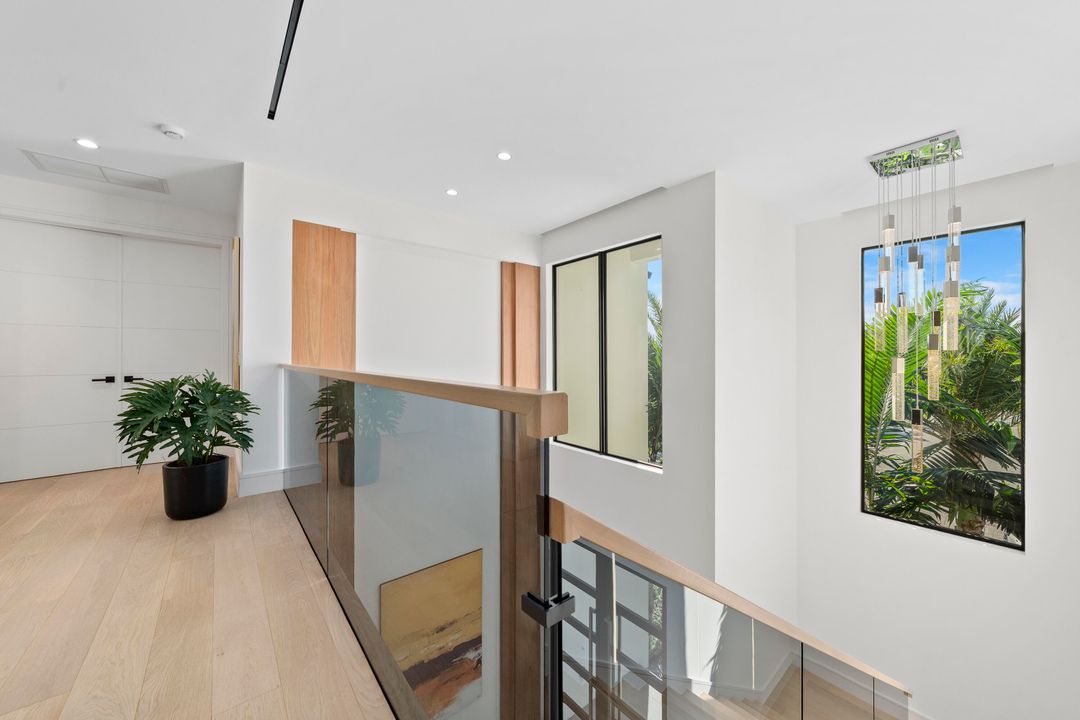 For Sale: $9,995,000 (5 beds, 5 baths, 5600 Square Feet)