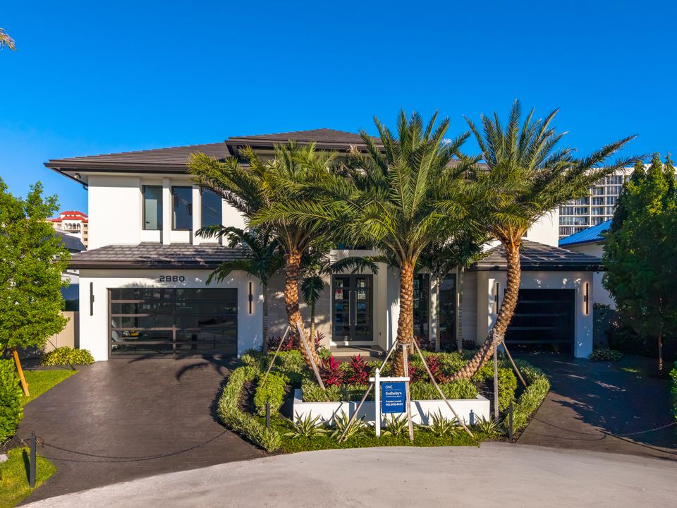 For Sale: $9,995,000 (5 beds, 5 baths, 5600 Square Feet)