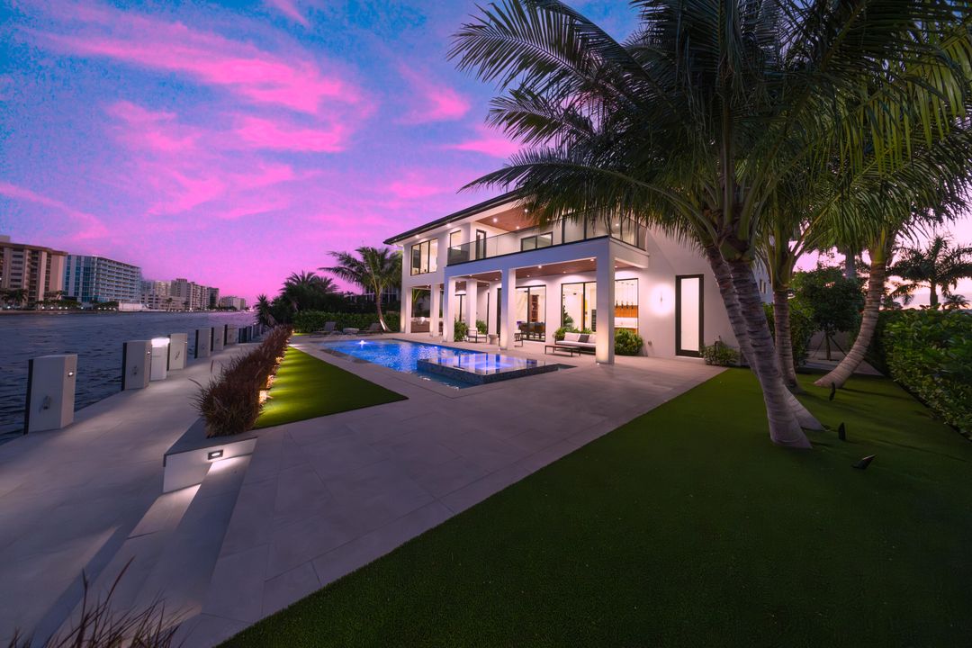 For Sale: $9,995,000 (5 beds, 5 baths, 5600 Square Feet)