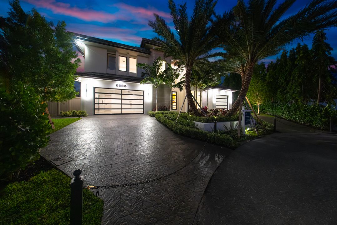 For Sale: $9,995,000 (5 beds, 5 baths, 5600 Square Feet)