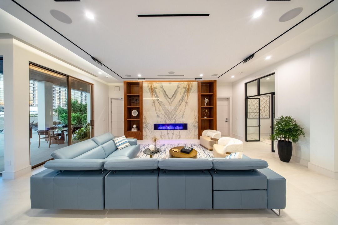 For Sale: $9,995,000 (5 beds, 5 baths, 5600 Square Feet)