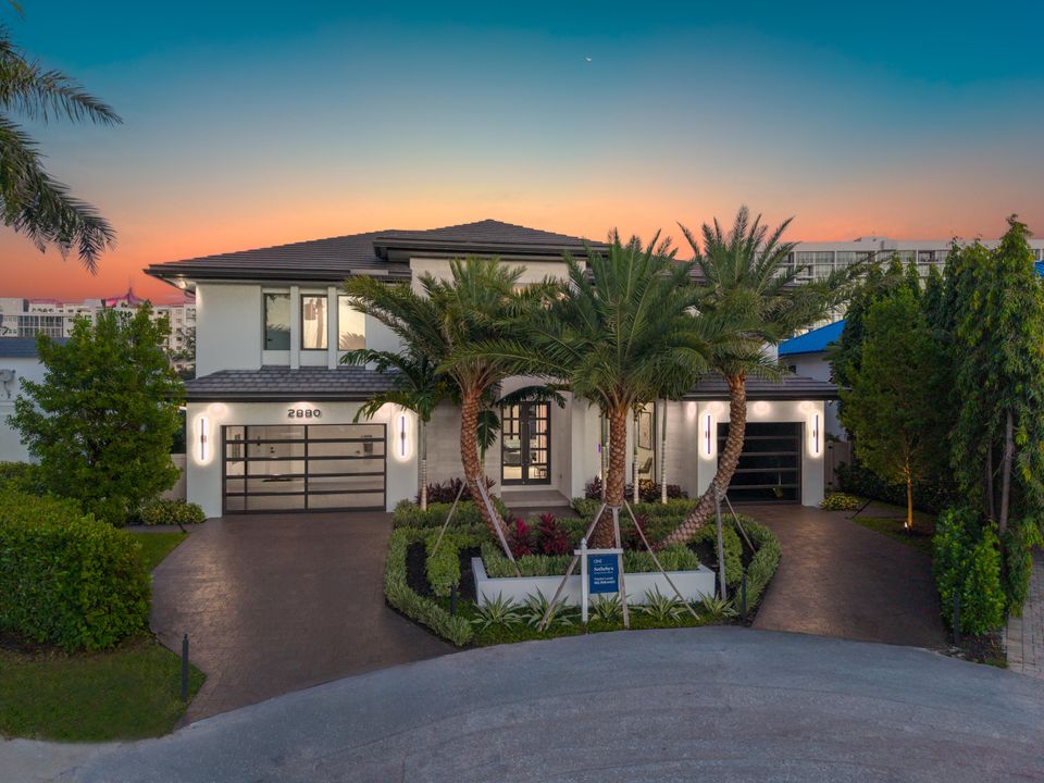 For Sale: $9,995,000 (5 beds, 5 baths, 5600 Square Feet)