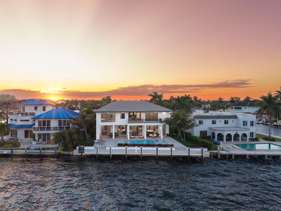 For Sale: $9,995,000 (5 beds, 5 baths, 5600 Square Feet)