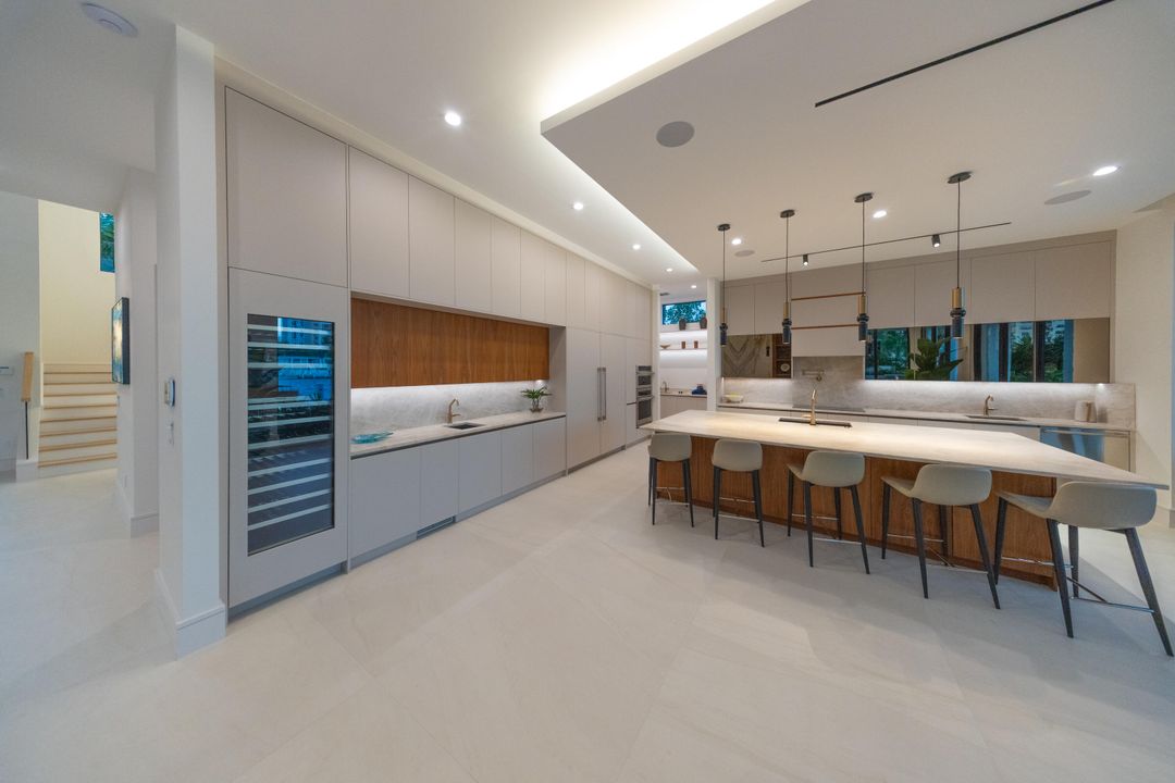 For Sale: $9,995,000 (5 beds, 5 baths, 5600 Square Feet)