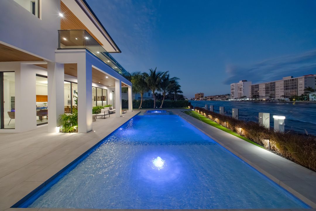 For Sale: $9,995,000 (5 beds, 5 baths, 5600 Square Feet)