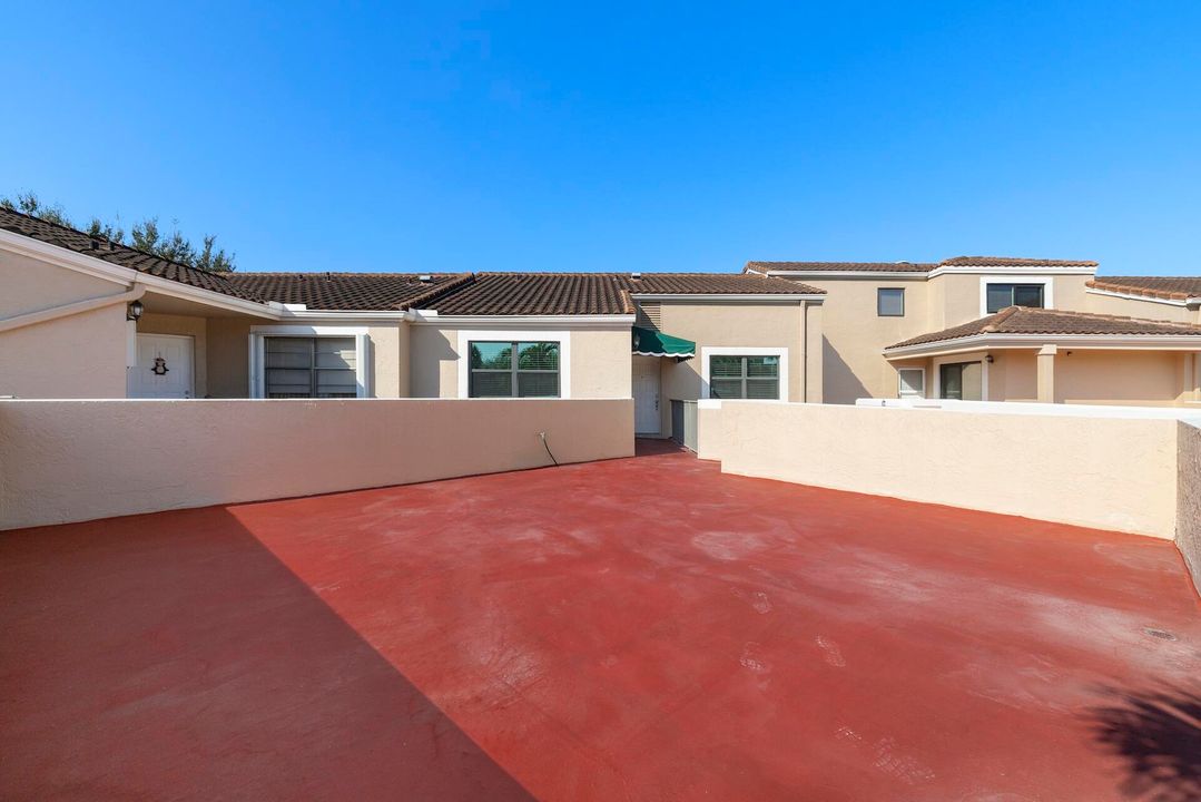 For Rent: $3,000 (2 beds, 2 baths, 1263 Square Feet)