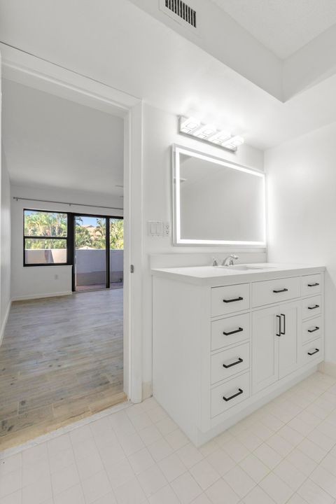 For Rent: $3,000 (2 beds, 2 baths, 1263 Square Feet)