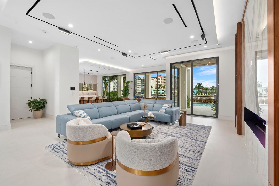 For Sale: $9,995,000 (5 beds, 5 baths, 5600 Square Feet)